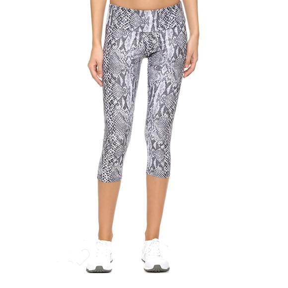 Onzie Pants - Onzie Snakeskin Pattern Capri Pants Yoga  Size M/L
